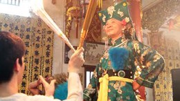 Trình UNESCO để lên đồng bớt lệch chuẩn Một buổi lên đồng