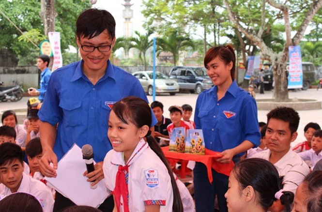 Phát động cuộc thi bảo vệ an toàn lưới điện Học sinh huyện Thủy Nguyên (Hải Phòng) hưởng ứng cuộc vận động. Ảnh: Mạnh Hùng