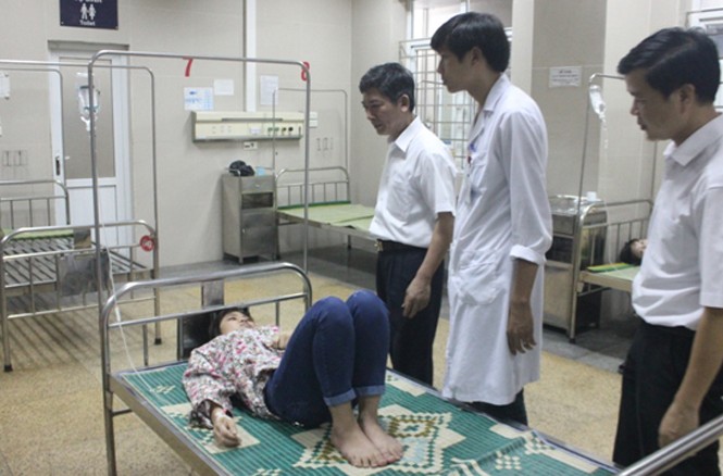 Hơn 400 công nhân có dấu hiệu ngộ độc thức ăn Công nhân nhập viện nghi do ngộ độc thức ăn