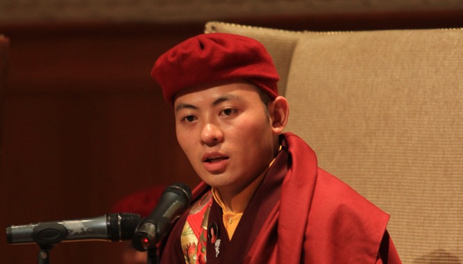 Nhiếp chính vương Drukpa Thuksey Rinpoche: Hãy trân trọng hòa bình Nhiếp chính vương Drukpa Thuksey Rinpoche: “Hành xử quan trọng hơn kiến thức”. ảnh: N.M.Hà
