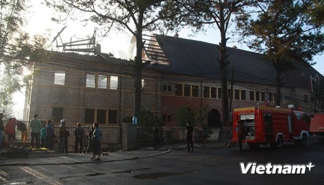 Cháy nổ lớn tại Xí nghiệp Bản đồ Đà Lạt Hiện trường vụ cháy. (Ảnh: Đặng Tuấn/Vietnam+)