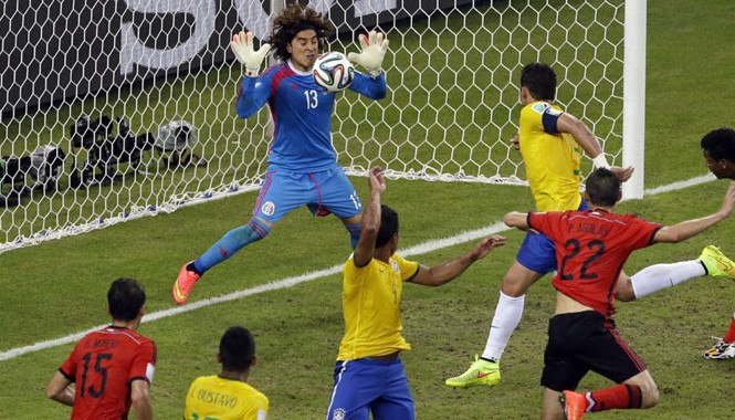 Nhạt nhòa vũ công Samba Các cầu thủ Brazil bất lực trước khung thành của Guillermo Ochoa. Ảnh: AP