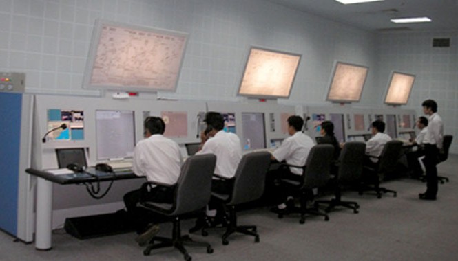 Hàng loạt kiểm soát viên không lưu phải học lại Kiểm soát viên không lưu khu vực phía Bắc. Ảnh: Tiến Dũng
