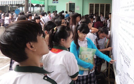 Đủ kiểu động viên “thi đỗ” làm trẻ khiếp đảm Phải thi đỗ là một áp lực rất lớn mà học trò phải đối diện. Trong ảnh: Học sinh ở TPHCM trong kỳ thi lên lớp 10 năm học 2014 - 2015.