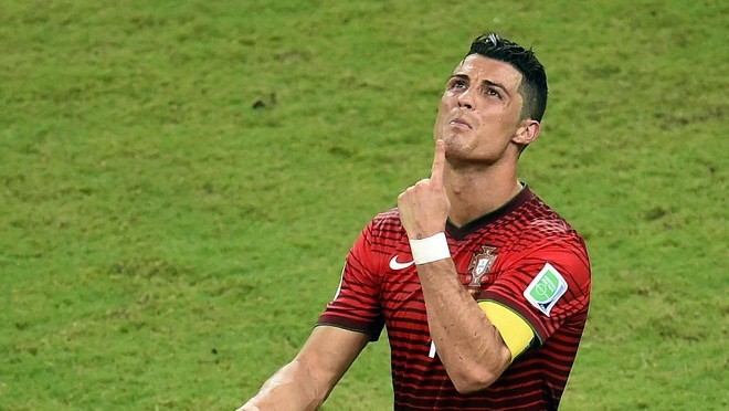 Ronaldo lái máy bay về nước, Messi rơi nước mắt kiếm tìm Ronaldo lái máy bay về nước, Messi rơi nước mắt kiếm tìm