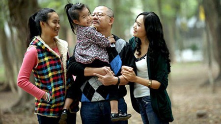 Nhạc sĩ Trọng Đài tỏ tình với ca sĩ Mai Hoa chỉ sau lần đầu gặp mặt Gia đình hạnh phúc của Mai Hoa. Trọng Đài. Ảnh Internet
