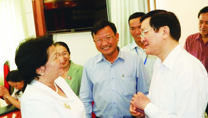 Chủ tịch nước: Họp cứ vuốt ve nhau, nguy hiểm lắm Chủ tịch nước Trương Tấn Sang trao đổi với các doanh nghiệp TPHCM. Ảnh: LT