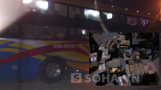40 hành khách thót tim khi biết trên xe có 400 kg pháo 40 hành khách thót tim khi biết trên xe có 400 kg pháo