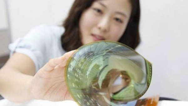 LG giới thiệu dòng ti vi uốn dẻo Màn hình TV có thể uốn cong thành... ống