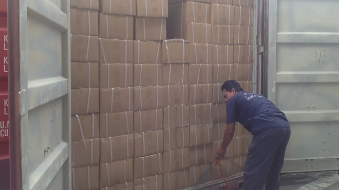 Ba bộ bất đồng vụ 16 tấn thực phẩm nghi nhiễm độc Sản phẩm nhiễm độc được Cục Chống buôn lậu phát hiện. Ảnh: Hứa Hồng