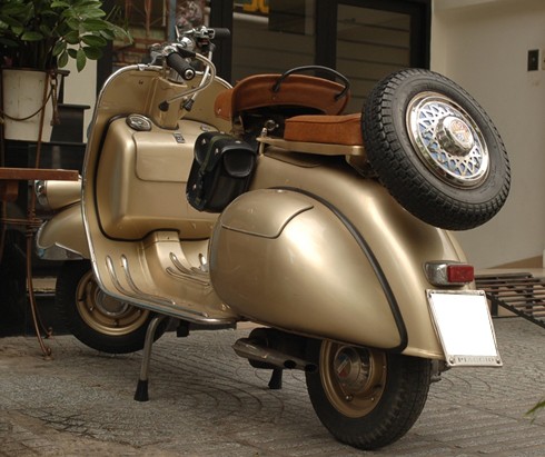 Xế cổ Vespa ACMA - tình yêu của giới sưu tập Sài Gòn Hàng hiếm Vespa ACMA trên phố Sài Thành.
