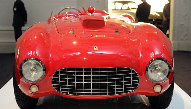 Lôi nhau ra tòa vì xe cổ Ferrari bán hơn 11 triệu đô Chiếc Ferrari 375-Plus có gía 11triệu USD.
