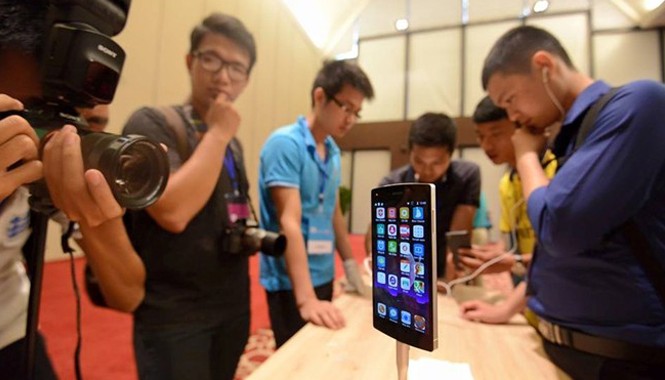 Nhiều điện thoại ở VN có định vị của Trung Quốc giống Bphone Bphone đang bị đặt dấu hỏi về độ "thuần Việt" khi dùng hệ thống định vị từ Trung Quốc. Tuy nhiên, Bắc Đẩu đã có mặt từ lâu trên nhiều smartphone. Ảnh: Lê Hiếu.