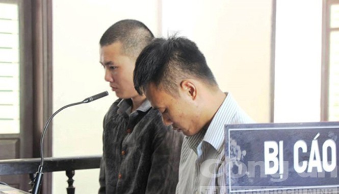 Thanh niên ngáo đá đâm chết thiếu phụ Hai bị cáo tại phiên tòa.