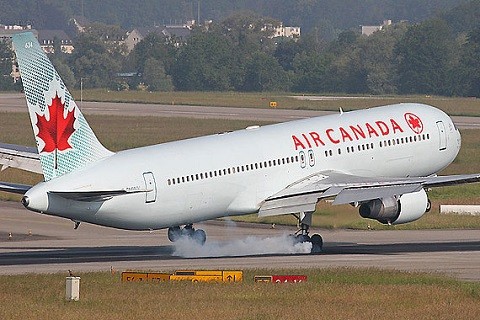 Máy bay quay đầu vì hành khách bất đồng với tiếp viên Một máy bay của hãng hàng không Air Canada.