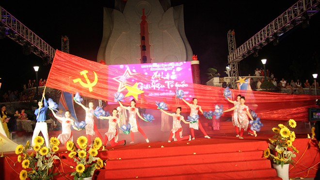 Sôi động Gala âm nhạc 'Giai điệu Tổ quốc' Tiết mục văn nghệ tại chương trình.