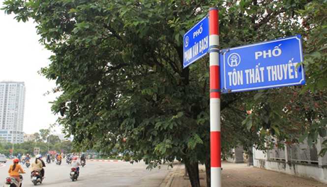 Hà Nội cạn quỹ tên đường phố Phố Tôn Thất Thuyết giao với phố Phạm Văn Bạch ở quận Cầu Giấy. Ảnh: Hoàng Phương/Vnexpress