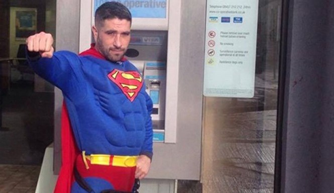 'Siêu nhân' bắt cướp ở máy ATM Antonio Cortes. Ảnh: BBC.
