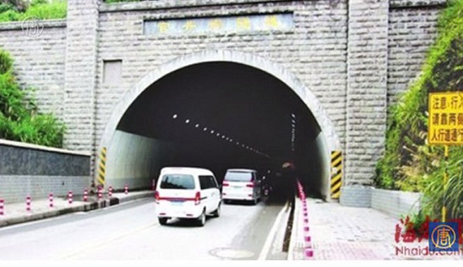 Bí ẩn đường hầm làm quay ngược thời gian ở Trung Quốc Đường hầm gây nhiều tranh cãi ở Quý Châu, Trung Quốc.