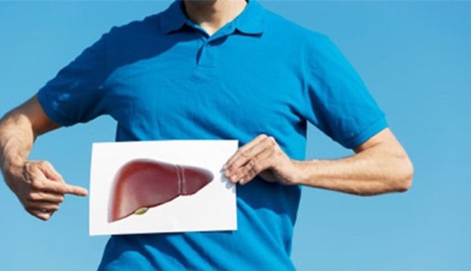 Nên làm gì khi gia đình có người bị ung thư gan Ảnh minh họa: Menshealth.