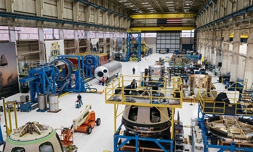 Bên trong nhà máy chế tạo tên lửa bí mật của tỷ phú Mỹ Quang cảnh bên trong nhà máy sản xuất tên lửa Blue Origin của tỷ phú Jeff Bezos. Ảnh: Blue Origin.
