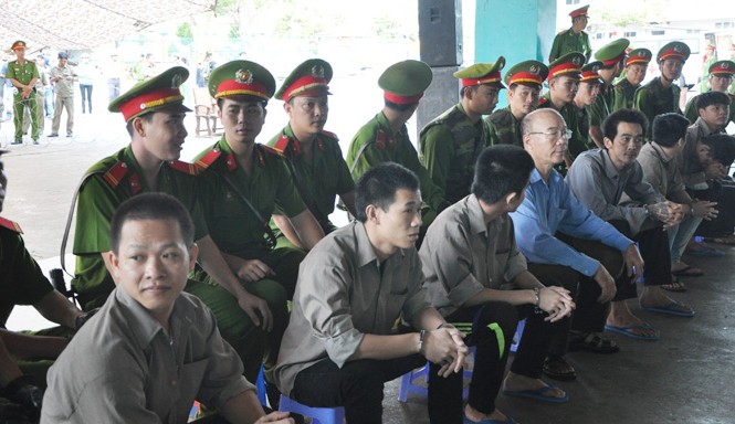 Gần 100 cảnh sát bảo vệ phiên tòa xử giang hồ Phú Quốc Các bị cáo tại tòa.