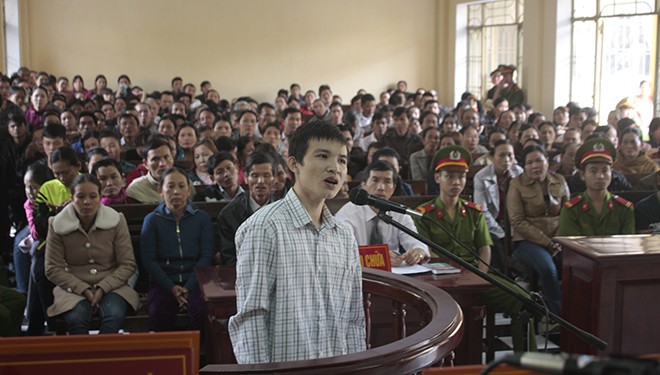 Kẻ giết người chôn xác rúng động Quảng Nam lĩnh án chung thân Bị cáo Lê Phúc trước vành móng ngựa.
