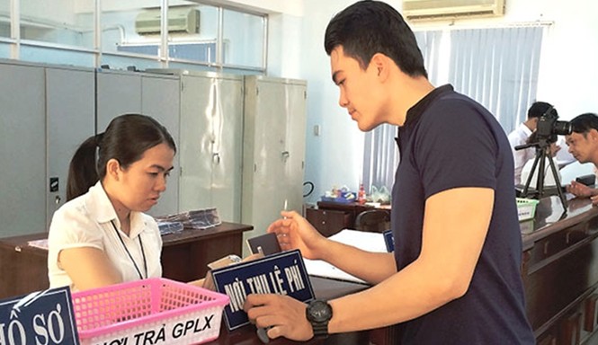 TPHCM đổi giấy phép lái xe qua mạng Cấp đổi giấy phép lái xe tại Phòng sát hạch cấp giấy phép lái xe thuộc Sở GTVT TPHCM.