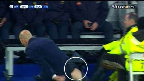 Benzema bỏ lỡ cơ hội, HLV Zidane rách quần Benzema bỏ lỡ cơ hội, HLV Zidane rách quần
