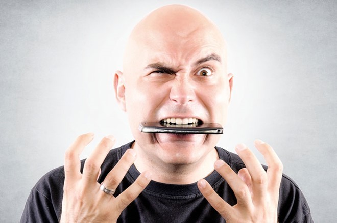 Tù nhân nhập viện vì nuốt điện thoại Không ít trường hợp nuốt điện thoại vào bụng được ghi nhận trên thế giới. Ảnh: Live Science.