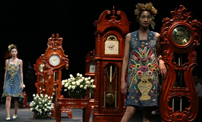 Vietnam Fashion Week Xuân Hè đêm cuối: Thời gian lắng đọng Một thiết kế của Minh Hạnh.