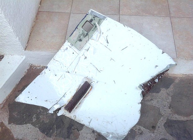 Malaysia xác nhận tìm thấy nhiều mảnh vỡ máy bay MH370 Mảnh vỡ của MH370 được tìm thấy tại Mauritius.