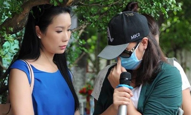 'Minh Anh một lòng chung thủy với Lê Công Tuấn Anh' NSƯT Trịnh Kim Chi ở bên Minh Anh trong lễ giỗ Lê Công Tuấn Anh. Ảnh: Lữ Đắc Long.