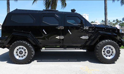Knight XV - siêu SUV chống đạn tiền tỉ ở Canada Knight XV là sản phẩm của hãng Conquest tại Canada, ra đời năm 2008.