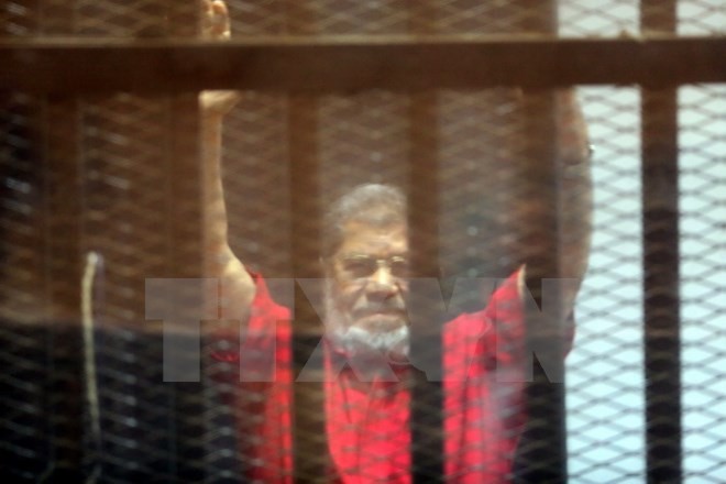 Radio Thế giới 24h: Cựu Tổng thống Ai Cấp bị kết án 20 năm tù Ông Mohamed Morsi tại phiên tòa ở Cairo, Ai Cập ngày 7/5.