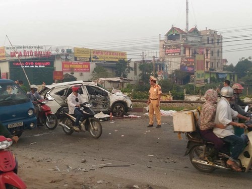 Thủ tướng yêu cầu điều tra vụ tai nạn 5 người chết ở Thường Tín Hiện trường vụ tai nạn. Ảnh: Thanh Hà.