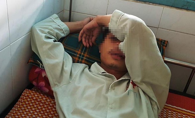 Nam thanh niên nhập viện cấp cứu sau xô xát với công an xã Anh Đỗ Văn T. vẫn phải tiếp tục trị thương dài ngày tại Bệnh viện T.Ư Huế.
