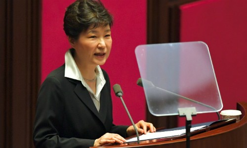 Tổng thống Hàn Quốc yêu cầu 10 trợ lý cấp cao từ chức Tổng thống Hàn Quốc Park Geun-hye. Ảnh: AFP.