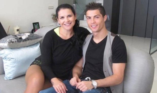 Ronaldo nổi giận vì bắt gặp chị gái vụng trộm với người tình Ronaldo và chị gái Katia Aveiro. Ảnh: Twitter.