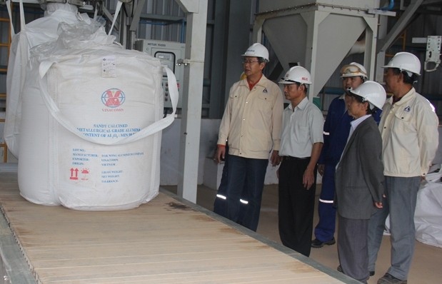 Ra lò sản phẩm Alumin đầu tiên tại Nhà máy Nhân Cơ Ra lò sản phẩm Alumin đầu tiên tại Nhà máy Nhân Cơ. Ảnh: moit.gov.vn.
