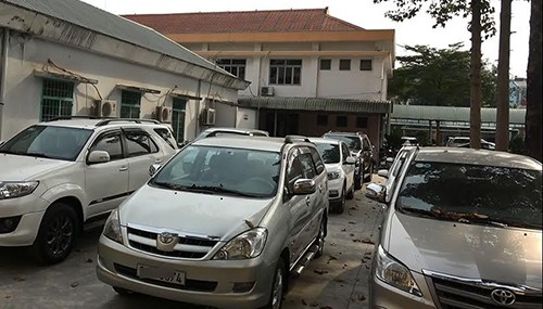 Kiều nữ thuê hàng loạt ôtô ở Sài Gòn rồi mang đi cầm Nhiều ôtô do kiều nữ cầm được thu hồi. Ảnh: Nguyệt Triều.