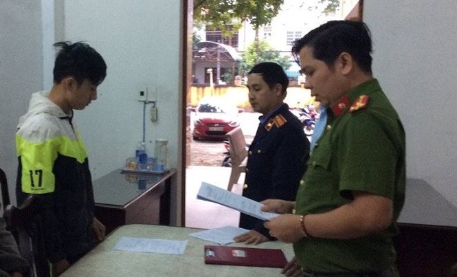 Bắt tạm giam đối tượng chém người yêu cũ trong quán cà phê Đặng Quang Tân bị khởi tố, bắt tạm giam 3 tháng vì hành vi cố ý gây thương tích.