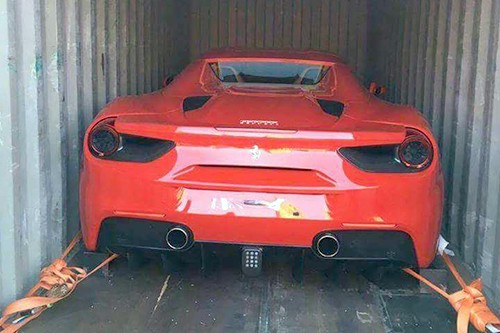 Ferrari 488 Spider đầu tiên cập cảng Sài Gòn Chiếc Ferrari 488 Spider thứ 2 về Việt Nam.