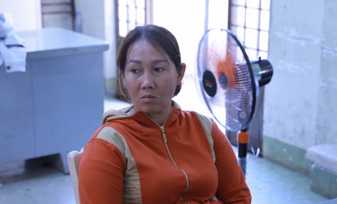 Nữ quái lẻn vào tiệm kim hoàn trộm nhầm vàng giả Nữ quái Nguyễn Thị Minh An tại cơ quan công an.
