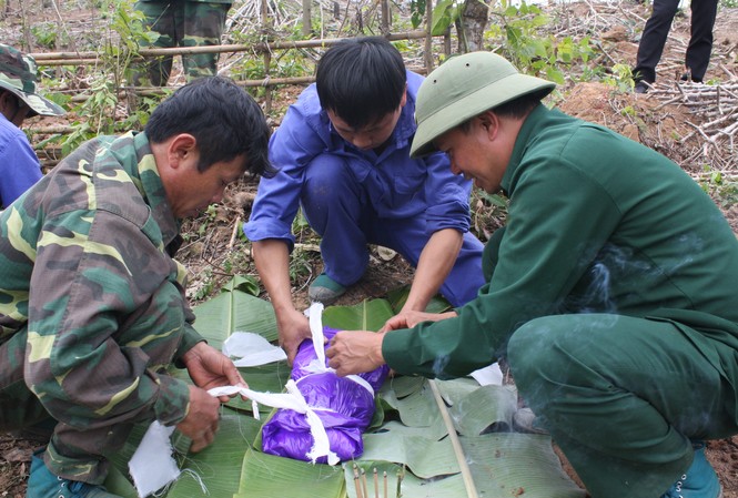 Phát hiện hài cốt liệt sĩ ba răng bọc đồng tại cứ điểm Làng Vây Khu vực các hài cốt liệt sĩ được tìm thấy tại cứ điểm Làng Vây (thuộc bản Vây 2, xã Tân Long, huyện Hướng Hóa, Quảng Trị). Ảnh: H.Hùng.