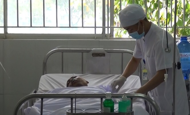 Nổ tại nhà máy thép, 8 công nhân bị bỏng: Một người tiên lượng xấu Các nạn nhân đang điều trị tại bệnh viện Chợ Rẫy.