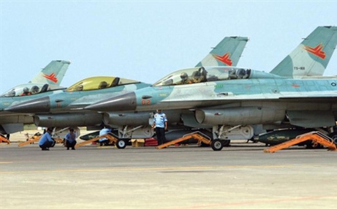 Mỹ chuyển gấp 4 tiêm kích F-16 cho Indonesia Tiêm kích F-16 của Indonesia.