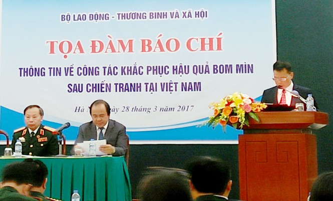 Quân đội Mỹ đã trút hơn 15 triệu tấn bom, đạn xuống Việt Nam Quân đội Mỹ đã trút hơn 15 triệu tấn bom, đạn xuống Việt Nam