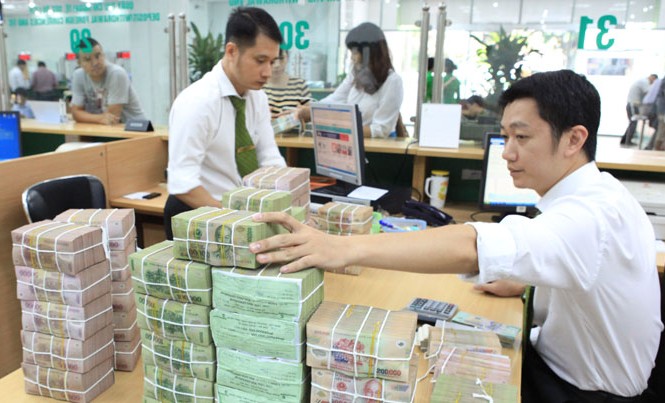Lãi suất tăng tại ngân hàng “người ăn, kẻ lần” Lãi suất tăng tại ngân hàng “người ăn, kẻ lần”