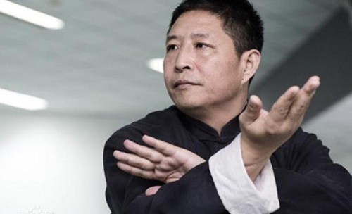 Truyền nhân Thái Cực Quyền thề rời bỏ võ lâm nếu đệ tử thua Từ Hiểu Đông Vương Chiêm Hải, truyền nhân Thái Cực Quyền Trần gia đời thứ 12 thề sẽ rời khỏi võ lâm nếu đệ tử thua cuộc. Ảnh: Sina.